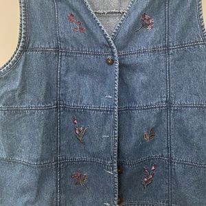 🌟3 for $35🌟Denim Embroidered Vest